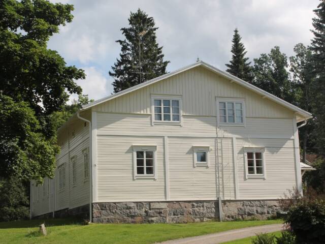 Vanajan seurakuntakoti ulkoa.