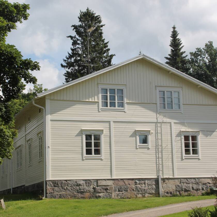 Vanajan seurakuntakoti ulkoa.