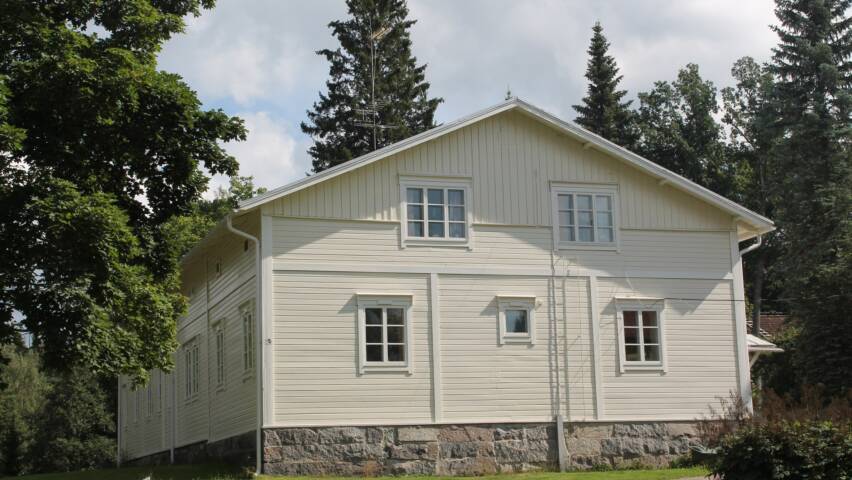Vanajan seurakuntakoti ulkoa.