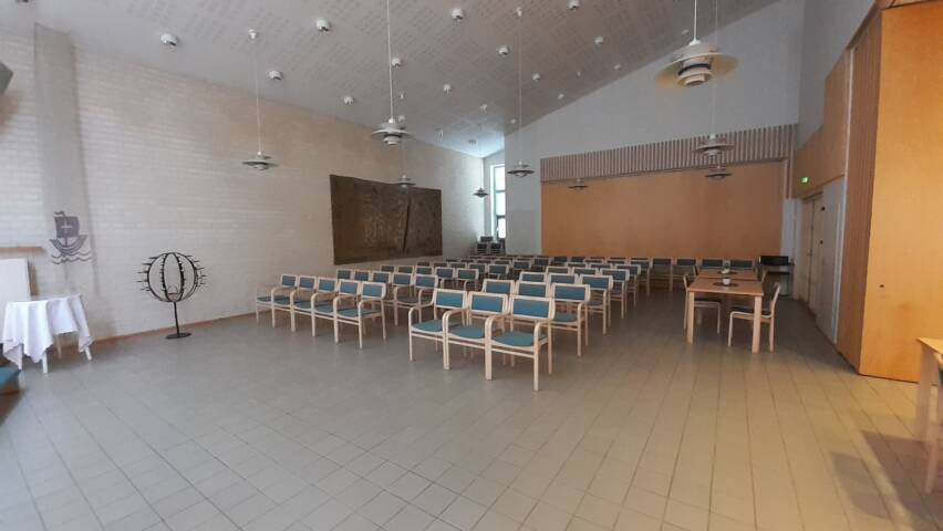 Jukolan Lintukodon kirkkosali.