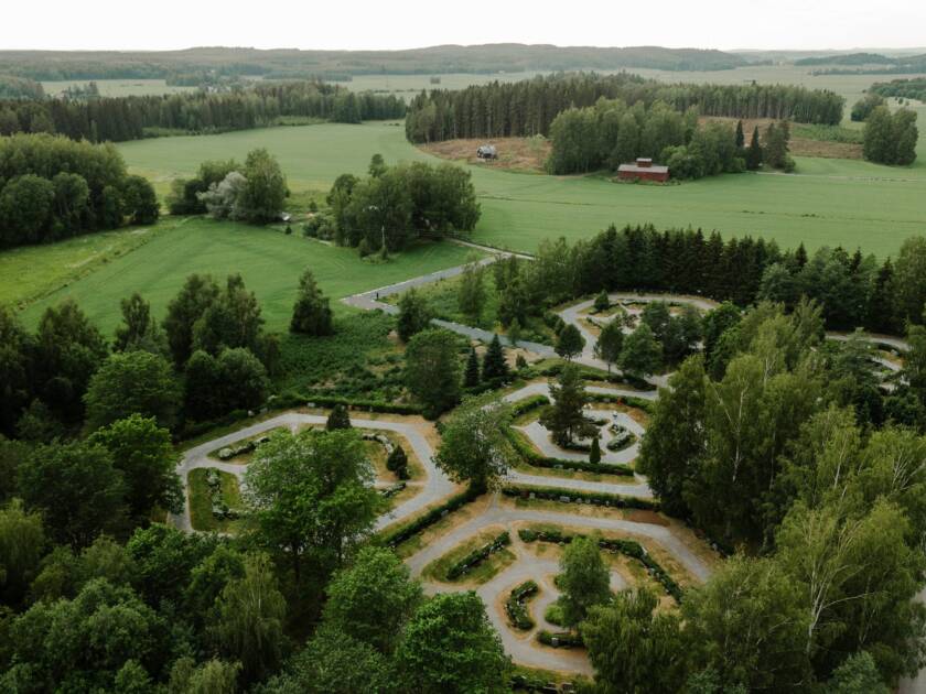 Ilmakuva Vuorenaan hautausmaasta.
